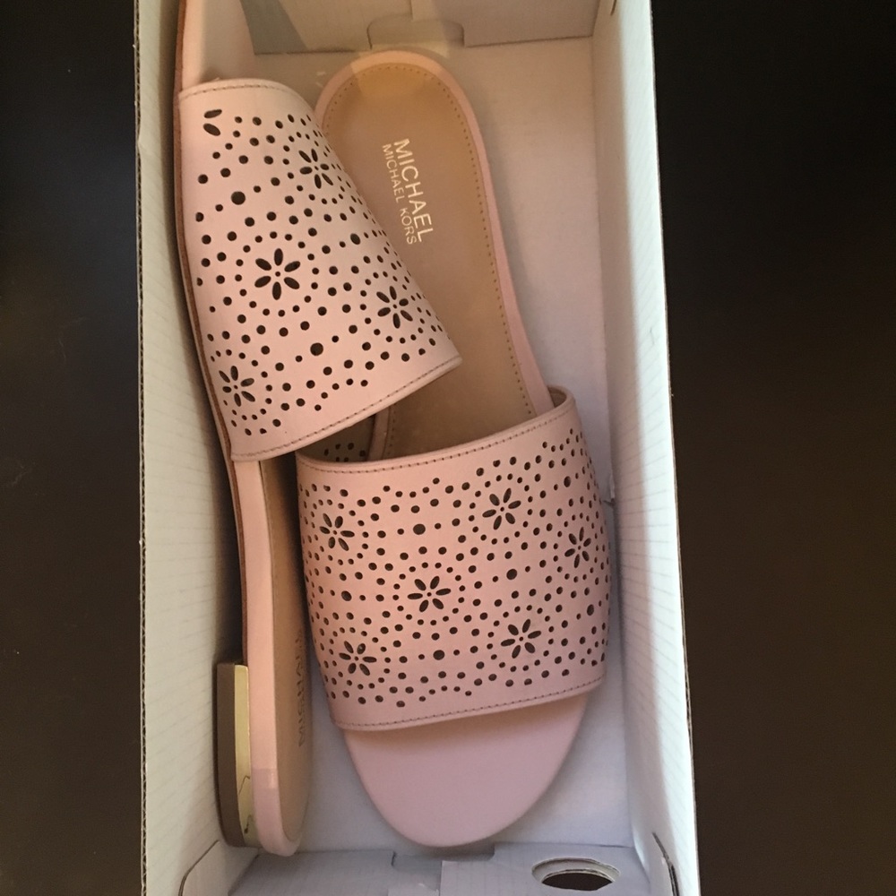 michael kors Leather Shelly Slides Size 8